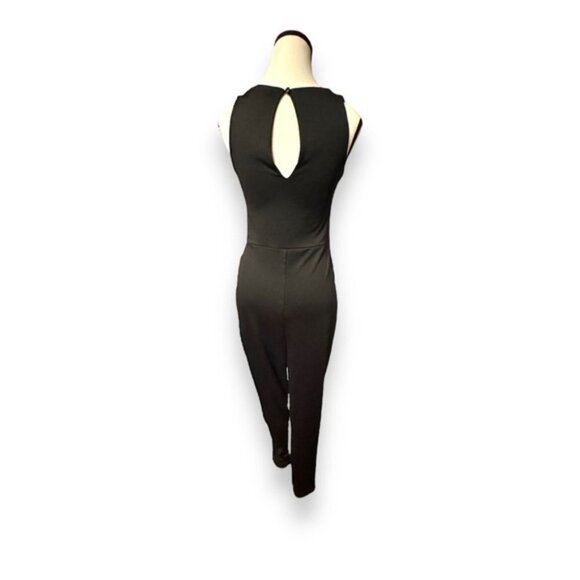 Prettylittlething S Maternity Jumpsuit with Keyhole Back and Ruched Sides - Picture 3 of 7